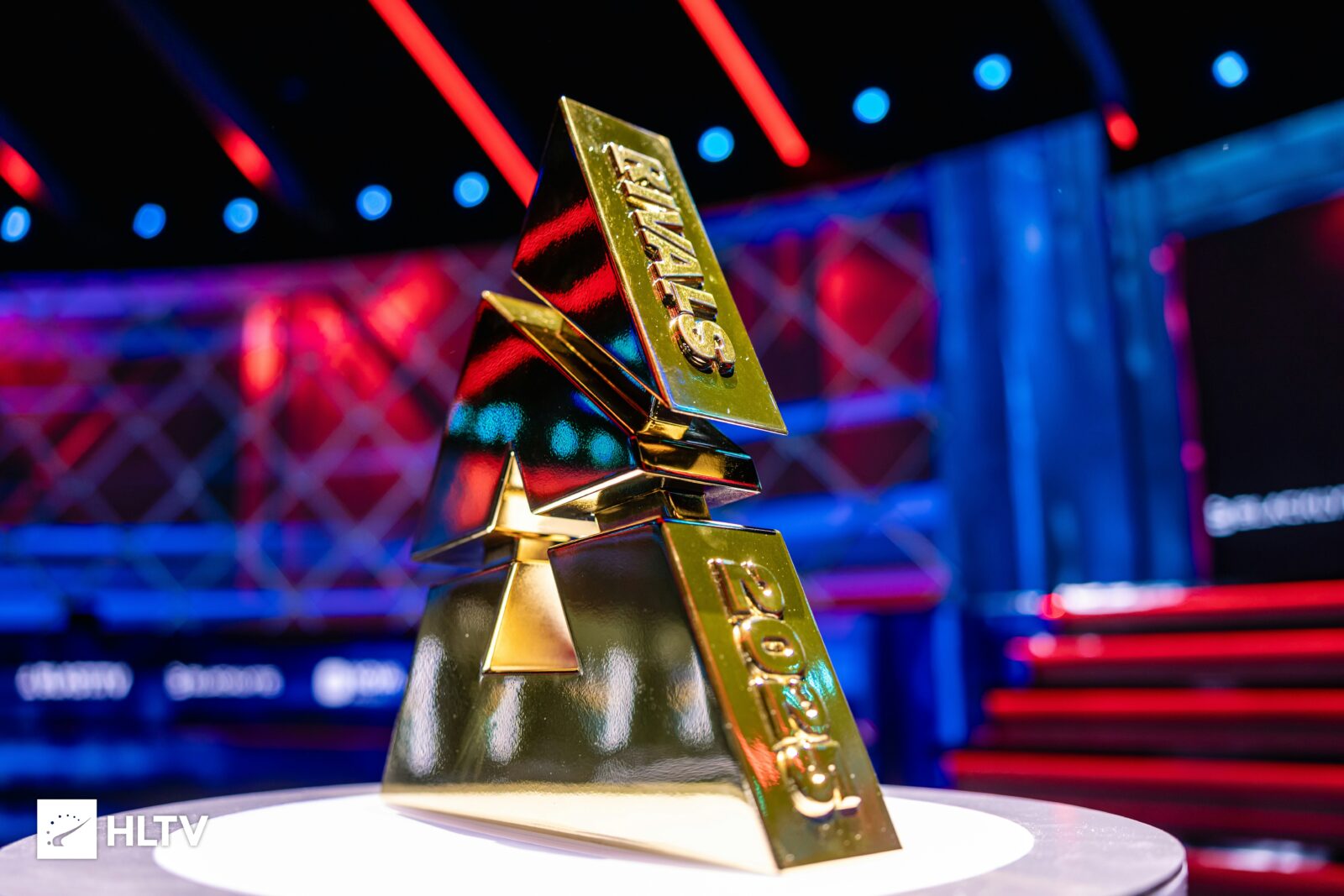 „BLAST Rivals 2025“ trofėjus / HLTV nuotr.